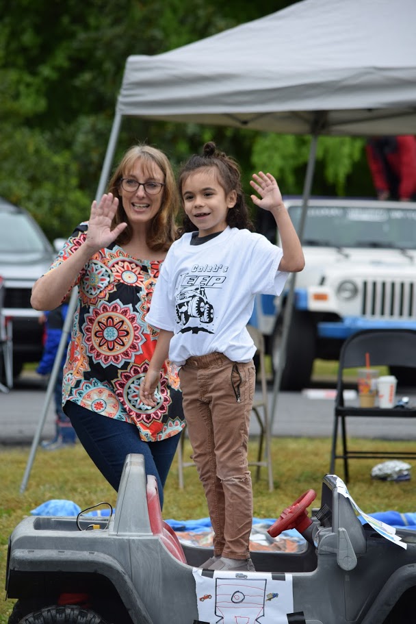 Heartwarming: Neighbors surprise boy with birthday parade